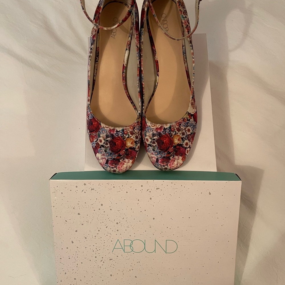 Abound Red and Pink Heels with Vibrant Design Women’s size 13M